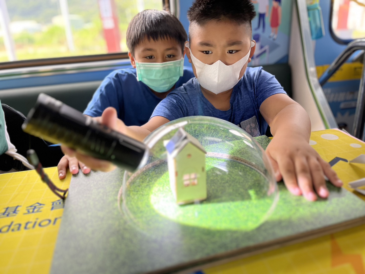 jiuyou.com參與基礎科學主題車廂，以STEAM教學精神，設計「逐日科學家」、「太陽能工程師」以及「淨零建築師」三大能源科普課程和實驗